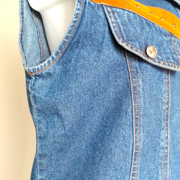 WEARABLE ART! Vintage Custom Vest. Doreman Burns Cowgirls by Gordon & James. - Picture 7 of 12